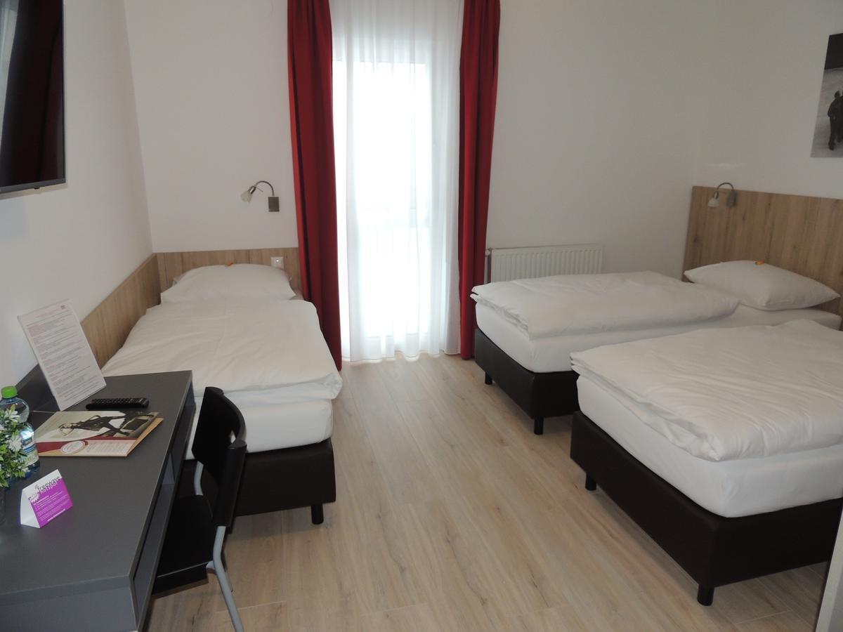 Avia Motel Bisamberg Корнойбург Экстерьер фото