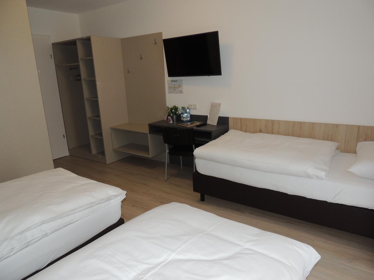 Avia Motel Bisamberg Корнойбург Экстерьер фото