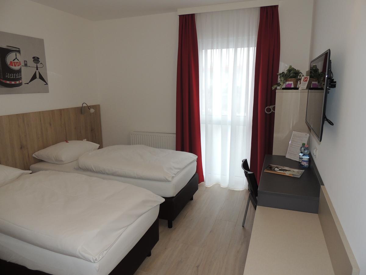 Avia Motel Bisamberg Корнойбург Экстерьер фото
